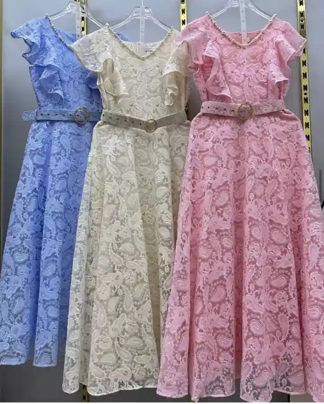 Нарядное платье узорами розовый L