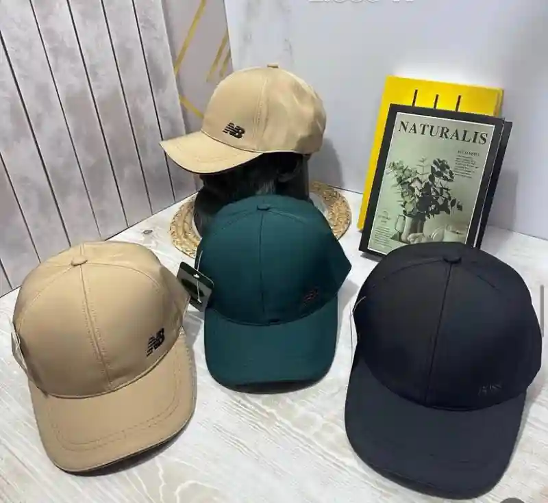 Бейсболка New Balance бежевый