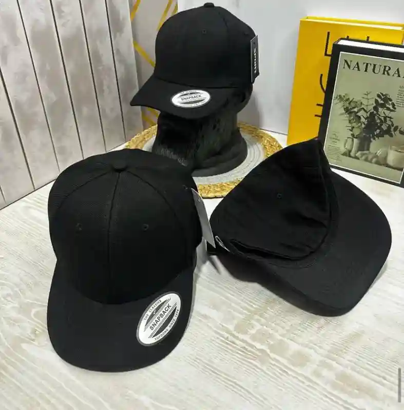 Бейсболка  черная