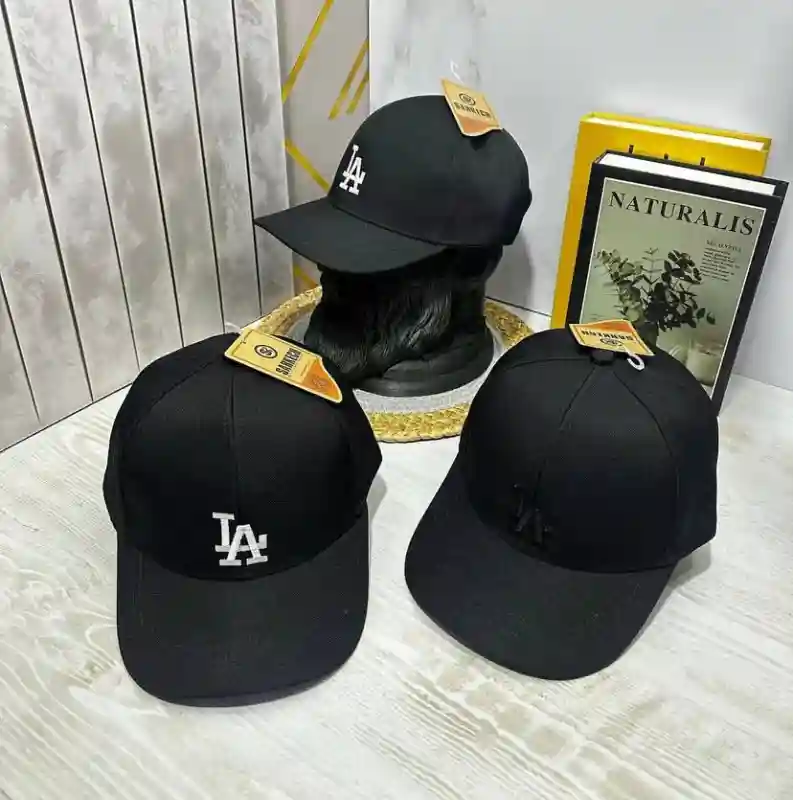 Бейсболка Topkepka Унисекс черной надписью LA