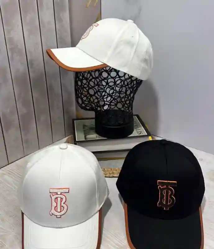 Бейсболка Burberry white