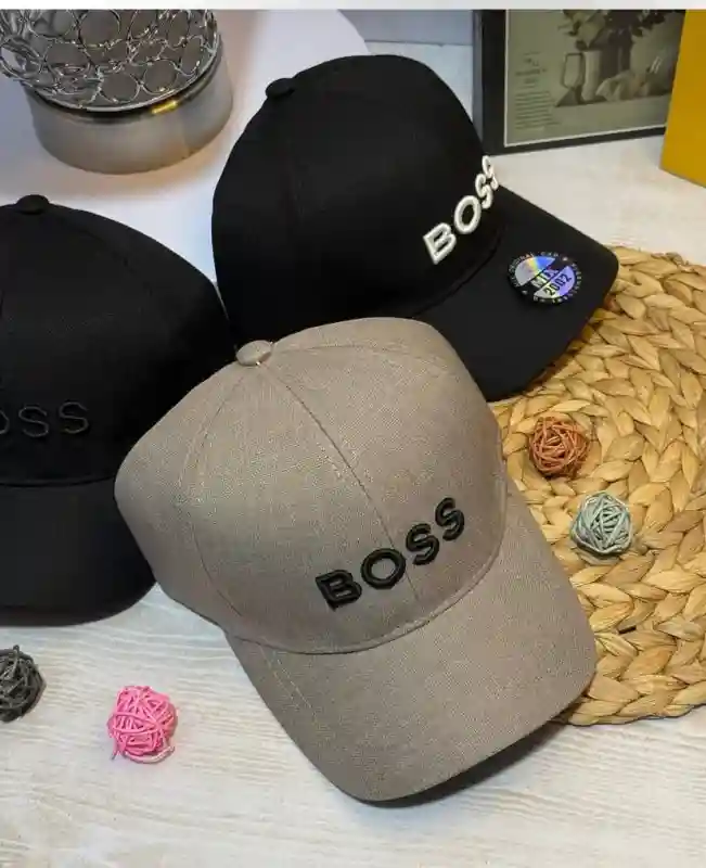 Кепка Boss бежевый