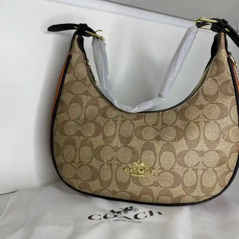 COACH Сумка на плечо полумесяц 9297