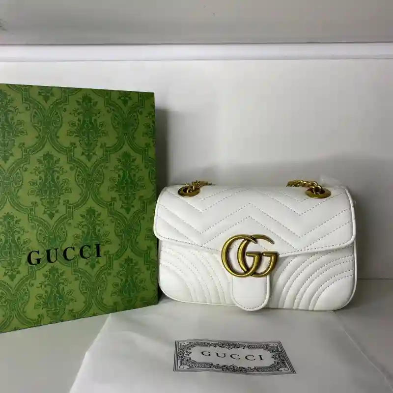  Gucci Сумка на плечо 9319
