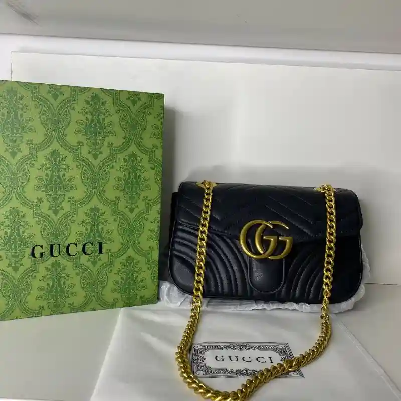  Gucci Сумка на плечо 9320
