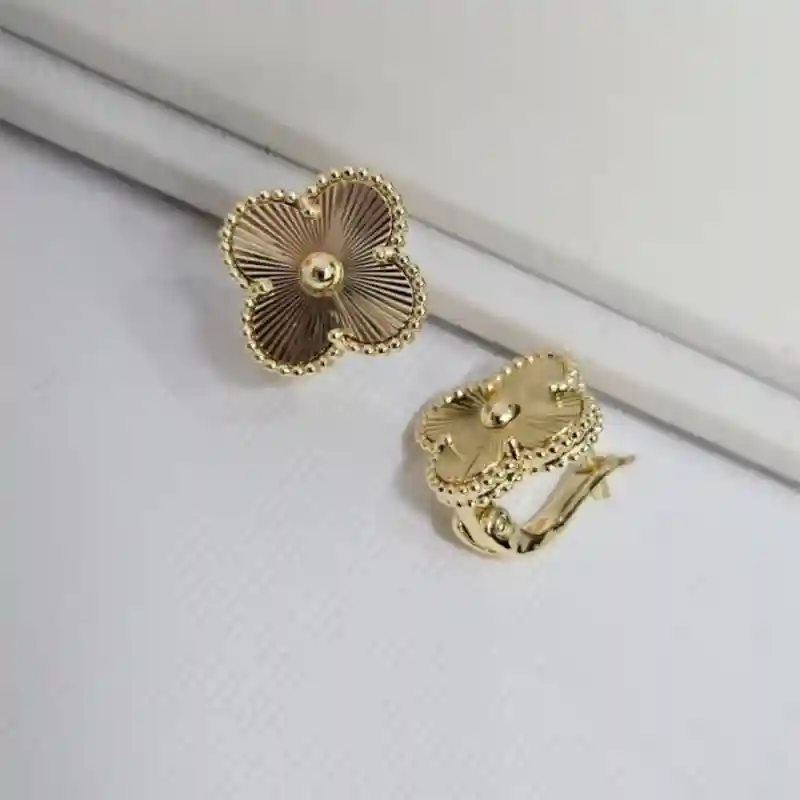 Серьги-клипсы в форме цветка (золотистые)