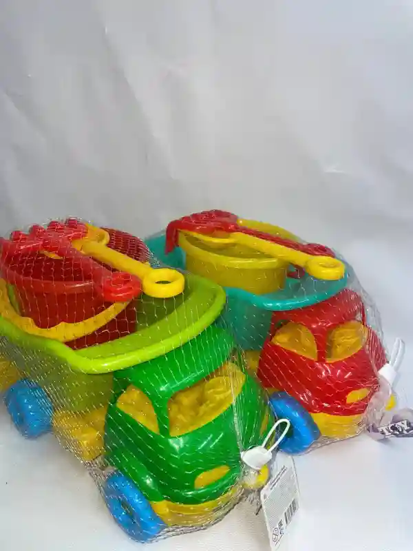 Игрушечный грузовик-самосвал в сетке