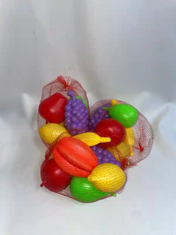 Игрушечные фрукты в сетке