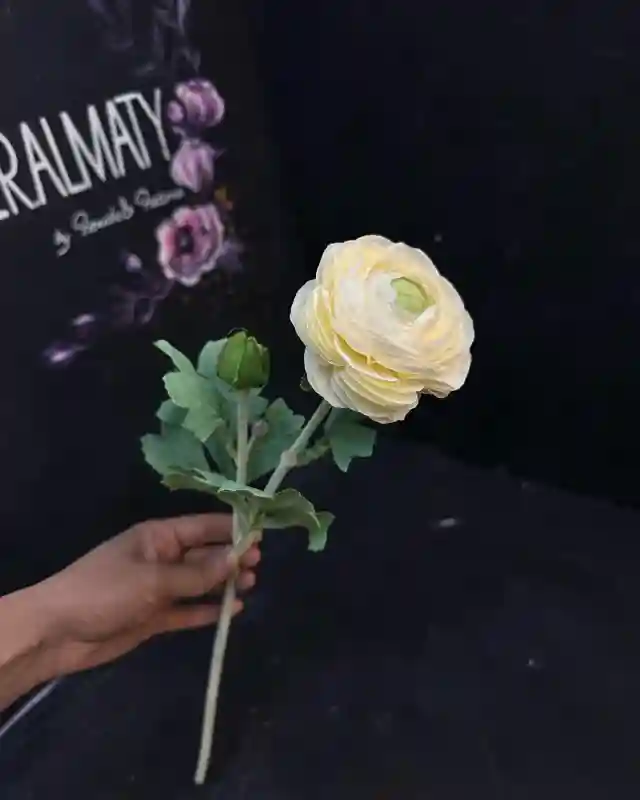 Искусственные цветы Ранункулюс