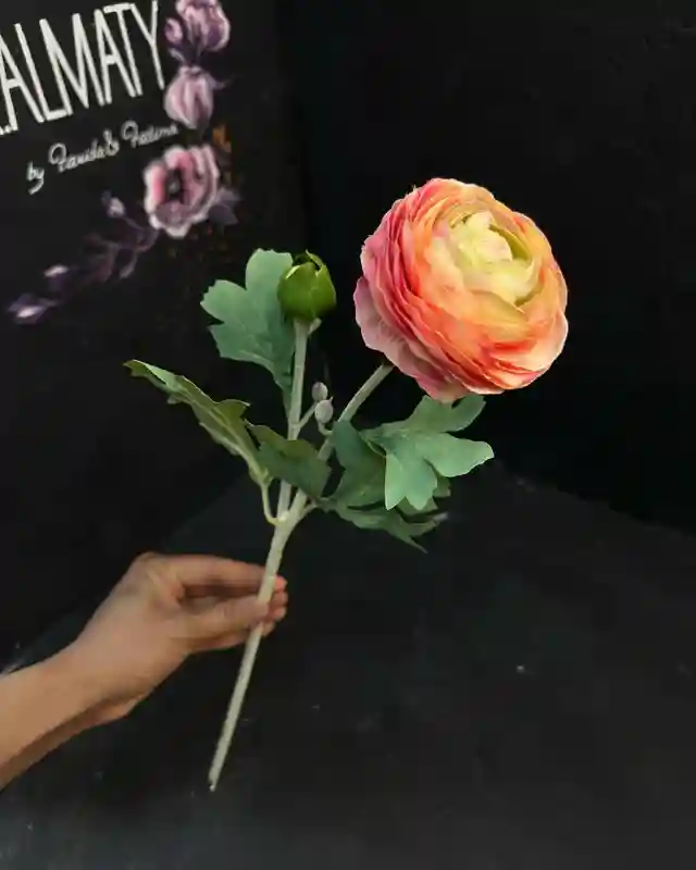 Искусственные цветы Ранункулюс