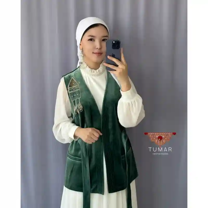 Камзол зеленый размер 48