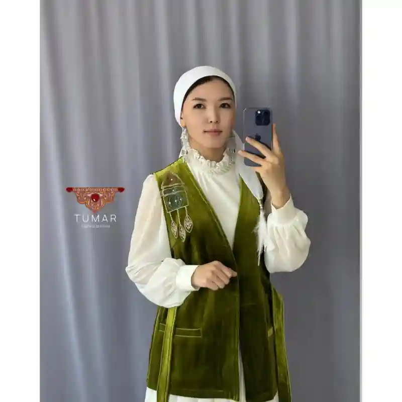 Камзол желтый размер 48