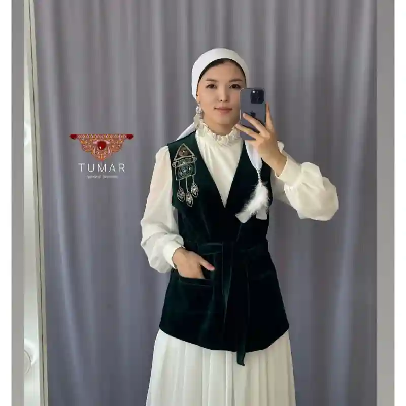 Камзол темно-зеленый размер 56