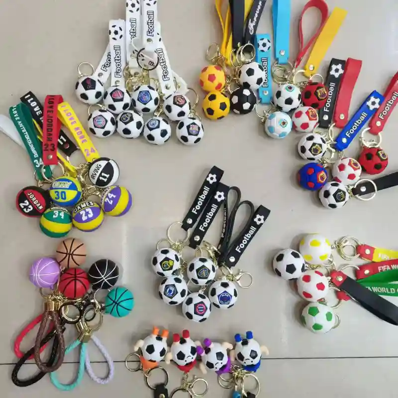 Брелок мячи со значками футбольных клубов