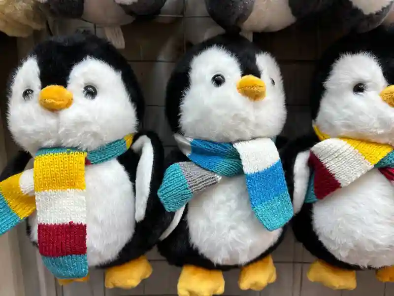 Плюшевая игрушка Пингвин с шарфом