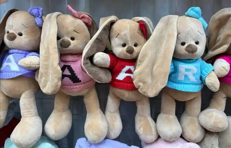 Плюшевая игрушка Зайка Ми в вязанной кофточке