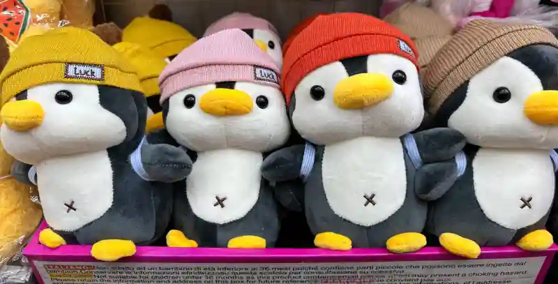 Плюшевая игрушка Пингвин в шапочке с рюкзаком