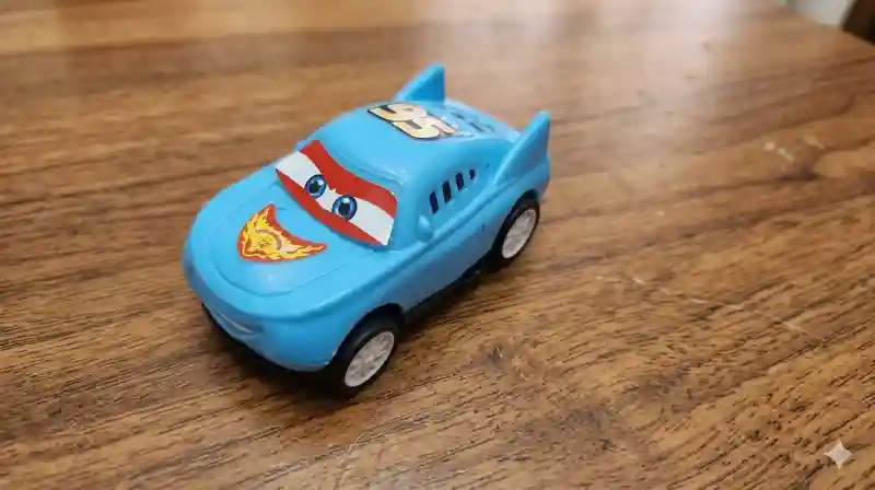 . Набор инерционных машинок (по мотивам мультфильма "Тачки")