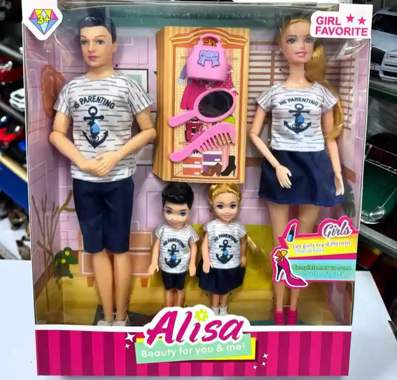 Игровой набор кукол Alisa «Счастливая семья» YS1908 с аксессуарами