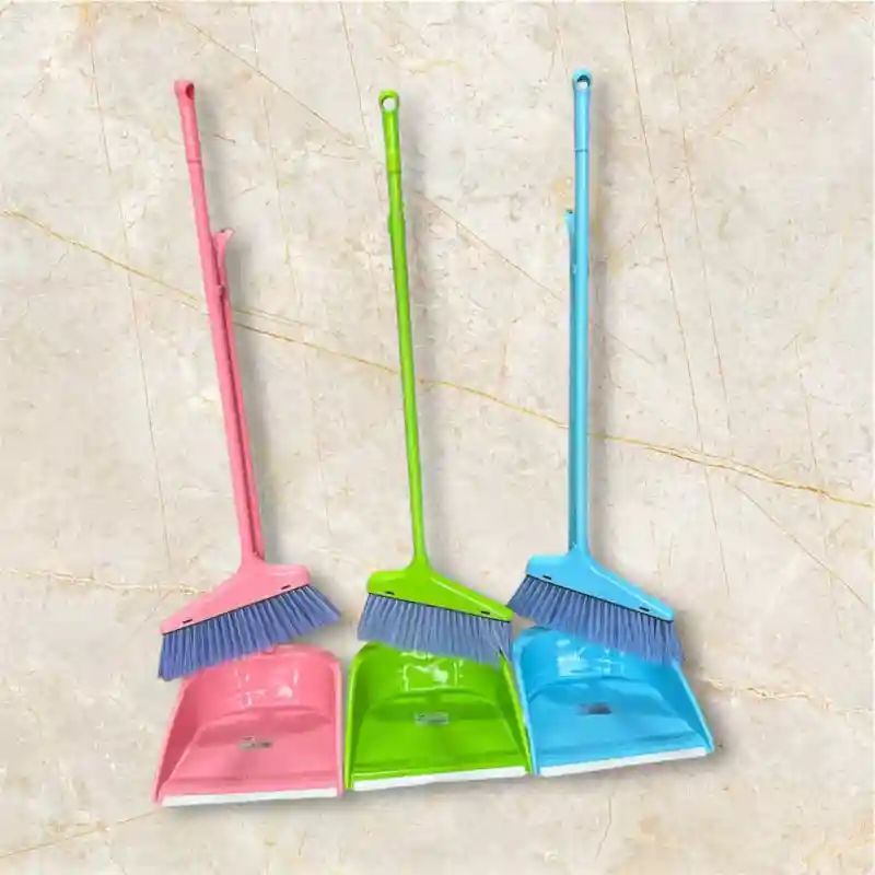 Набор для уборки «Лайт»: веник и совок с цветными ручками