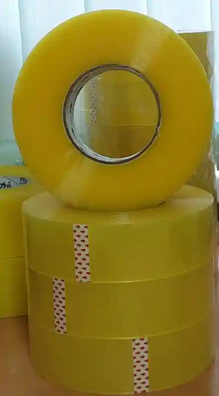 Скотч упаковочный прозрачный (желтый оттенок)