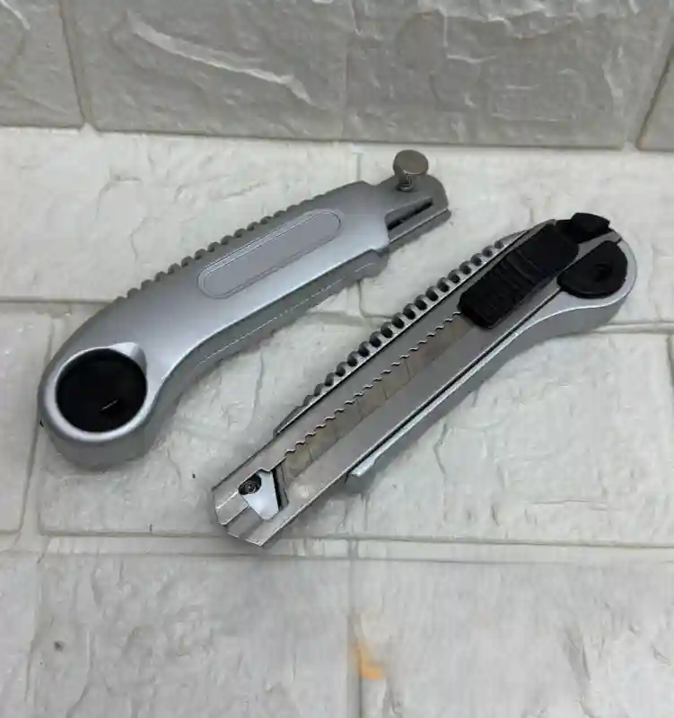 Нож строительный выдвижной ХРОМ СК-188, металлический корпус