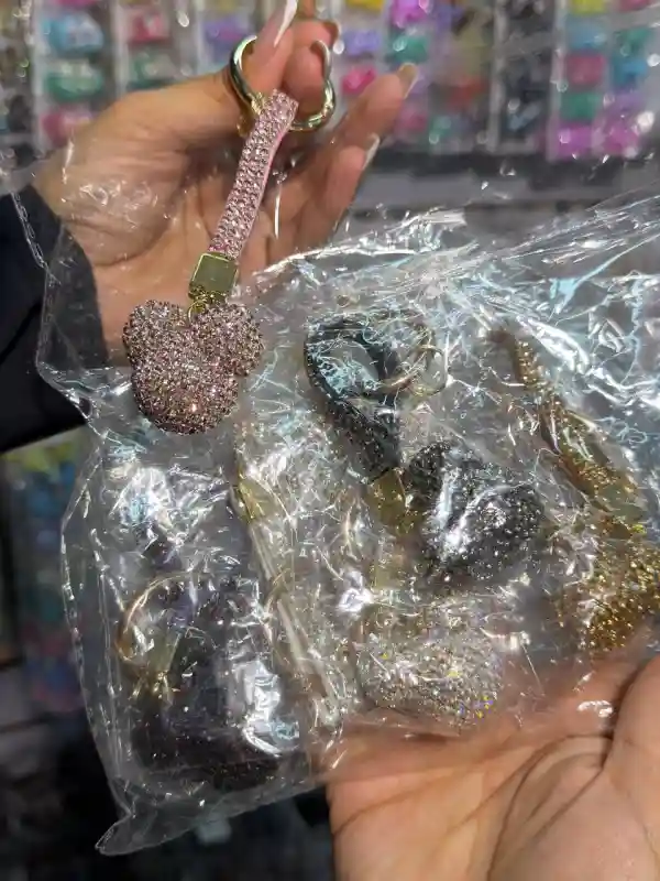 Брелок с сердечком из страз (в упаковке)