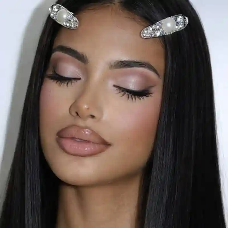 Макияж + заколки со стразами