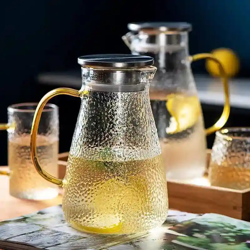 Кувшин стеклянный термостойкий с металлической крышкой и золотистой ручкой, 1.5