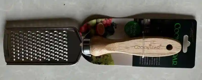 Терка CookwaDar с деревянной ручкой, серебристая