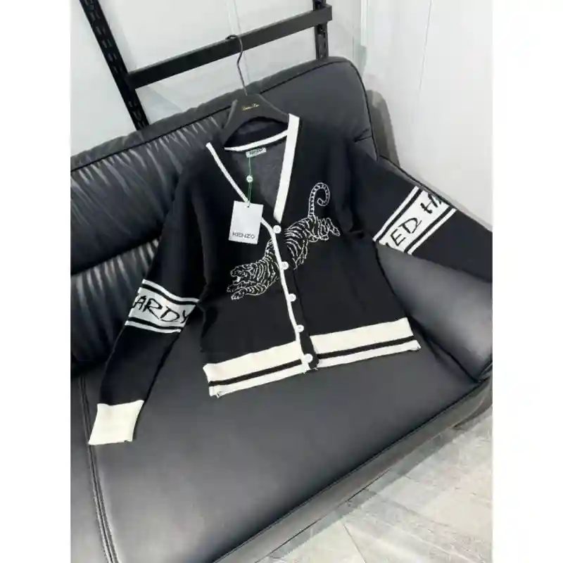 12204 - Женский кардиган с тигром и надписями - Чёрный, размер стандарт оверсайз