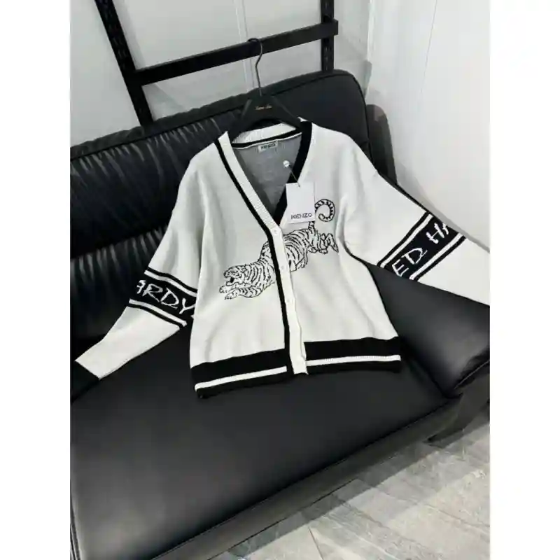 12205 - Женский кардиган с тигром и надписями - Серый, размер стандарт оверсайз