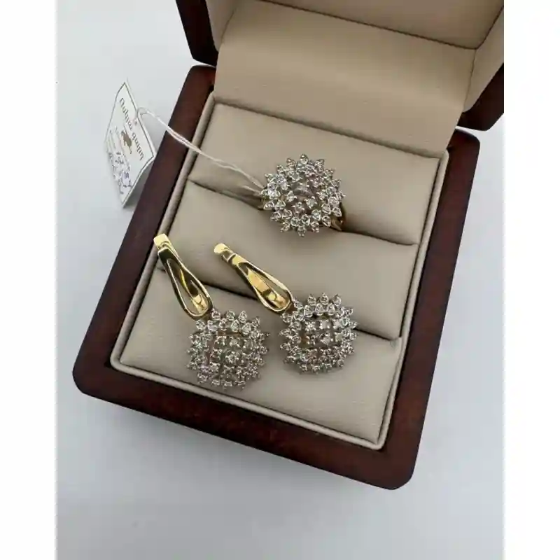 Zara Gold 992651275d вес 8.5 г золото, бриллиант