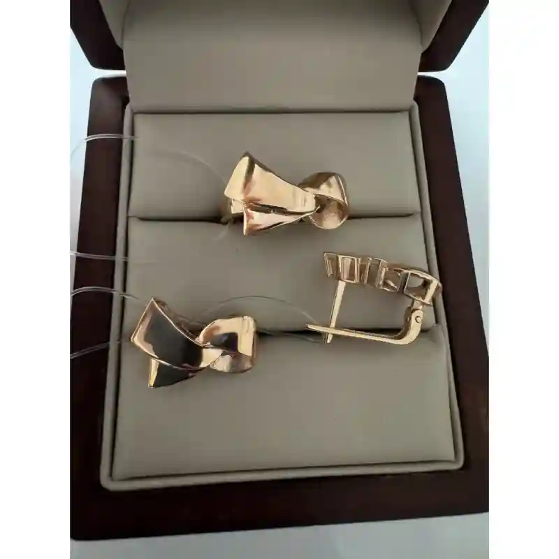 14684 Комплект из жёлтого золота 14К с дизайнерской асимметрией