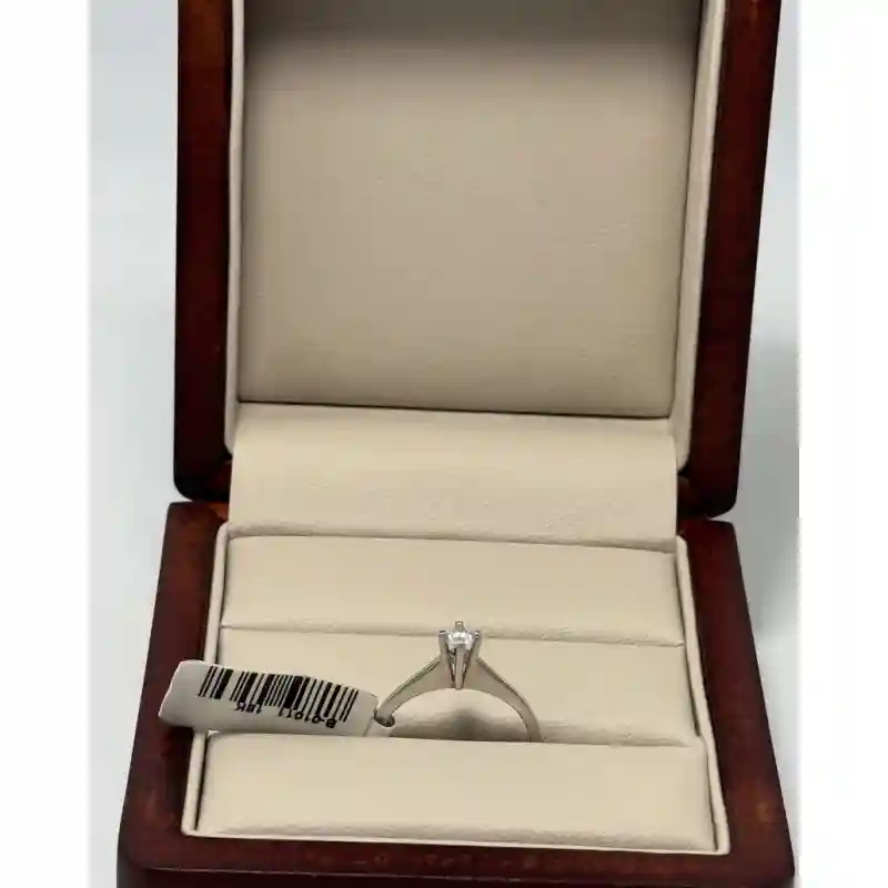 14738 Кольцо из белого золота 585 с бриллиантом