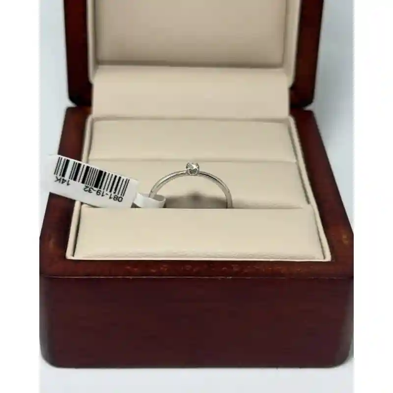 14746 Кольцо из белого золота 585 с бриллиантом