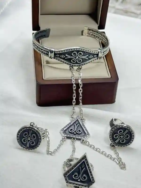 Ювелирные украшения Комплекты украшений серебро 15173