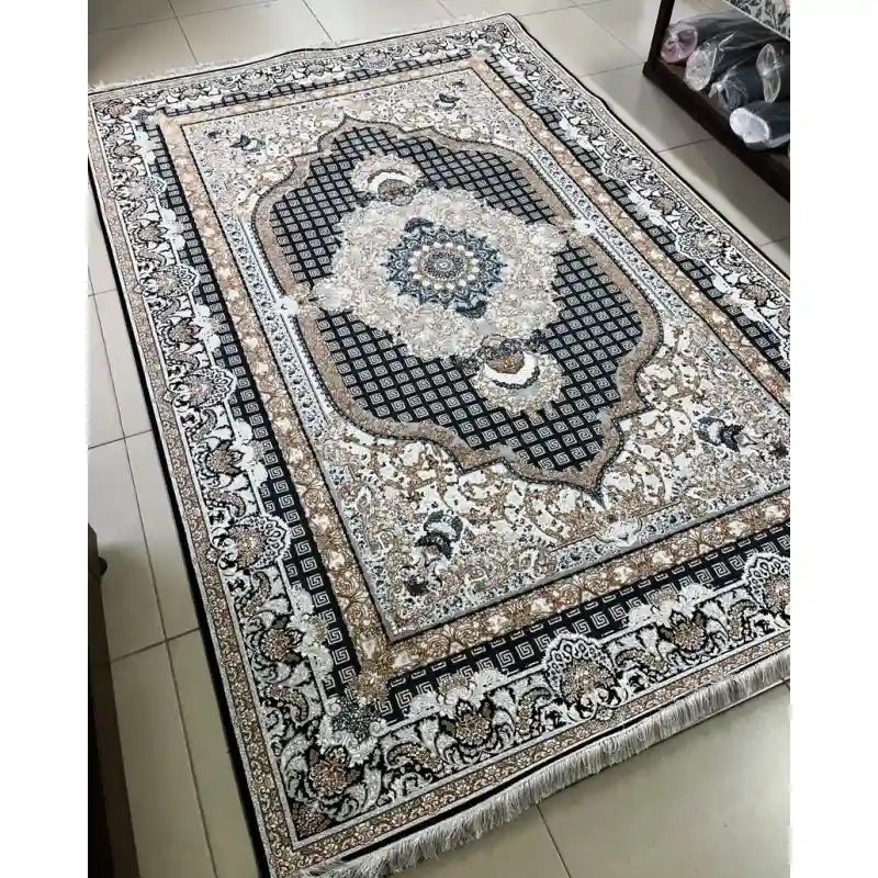 Иранский ковер с черным фоном