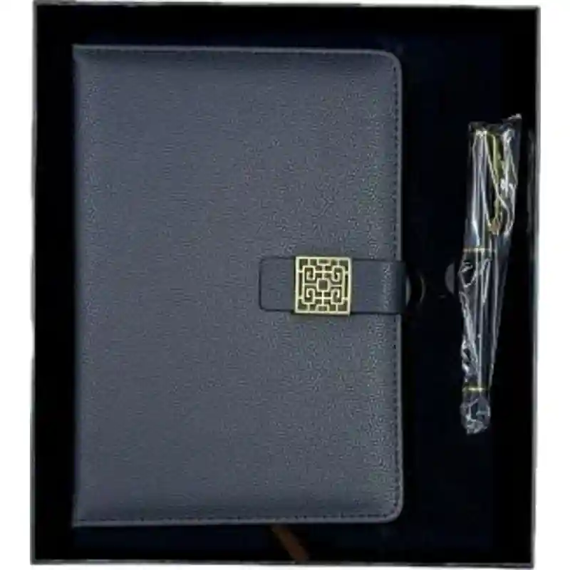 Подарочный набор: блокнот + ручка (коричневый, орнамент на застёжке) 23683