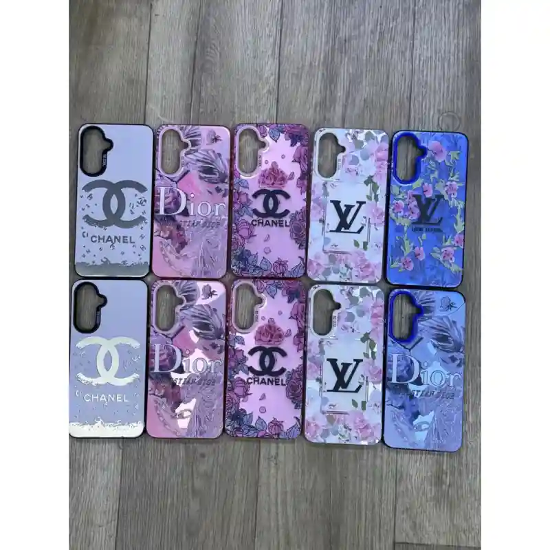 Чехол Chanel белый с чёрным (центр) A26