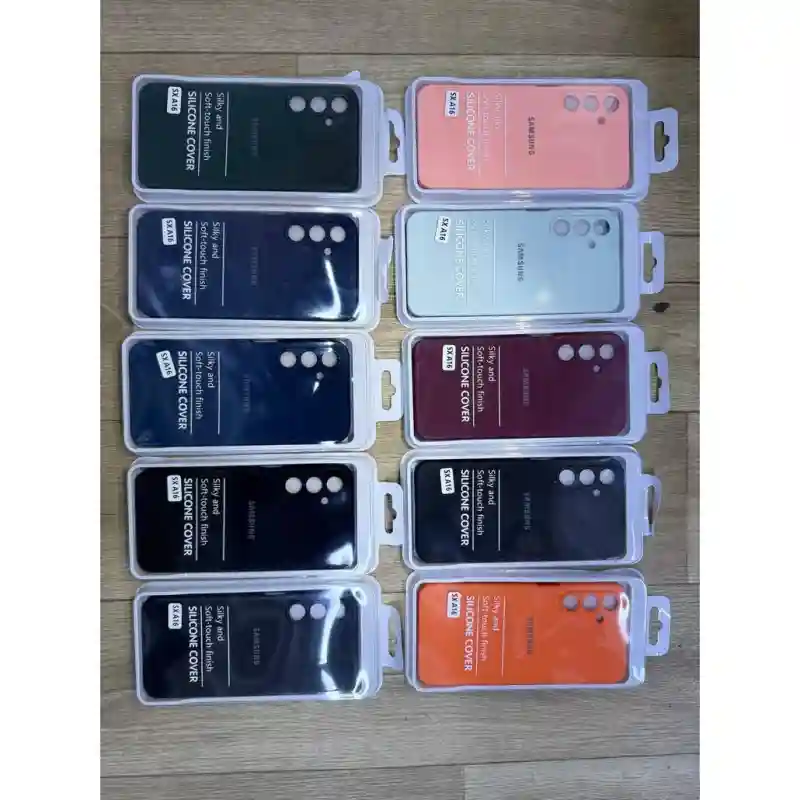 Чехол на Samsung S24 красного цвета силиконовый