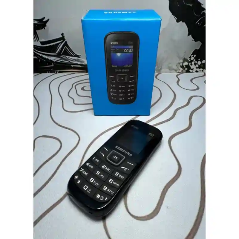 Телефон Samsung GT-E1207Y