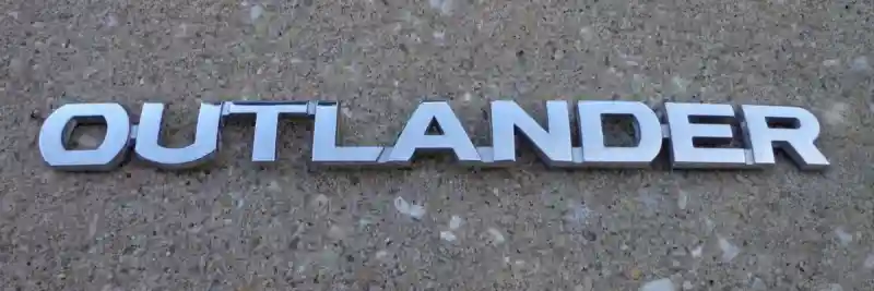 Шильдик 30427881_745357476 Mitsubishi Outlander